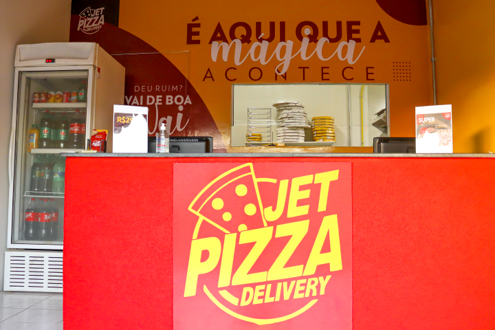 O novo espaço é aconchegante e foi todo reformado para receber a JET PIZZA